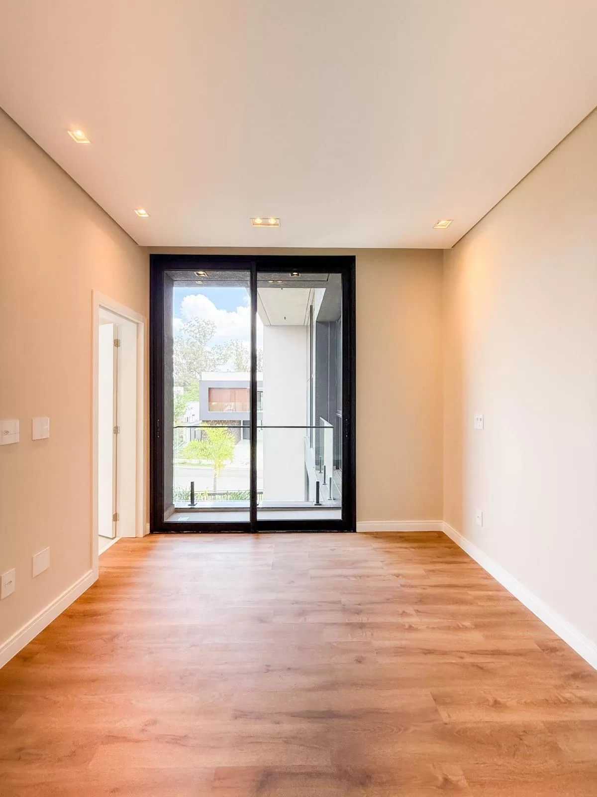 Casa de Alto Padrão à Venda com 5 suítes e área gourmet com piscina, 407m² no Condomínio Alphaville Nova Esplanada em Votorantim/SP