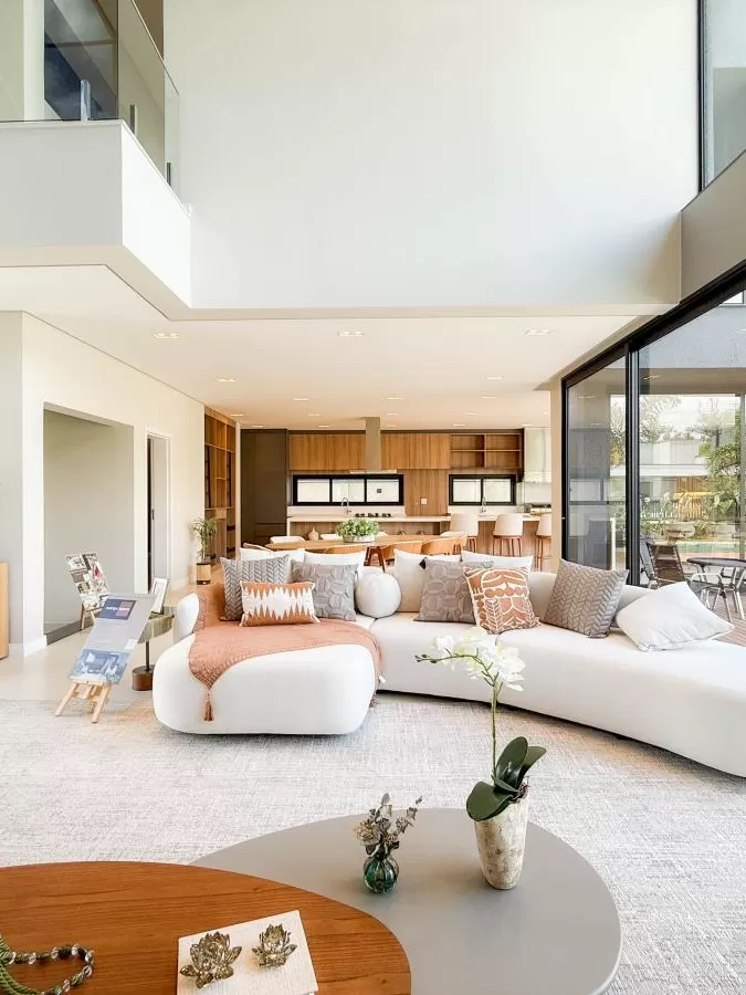 Casa de Alto Padrão à Venda com 5 suítes e área gourmet com piscina, 407m² no Condomínio Alphaville Nova Esplanada em Votorantim/SP