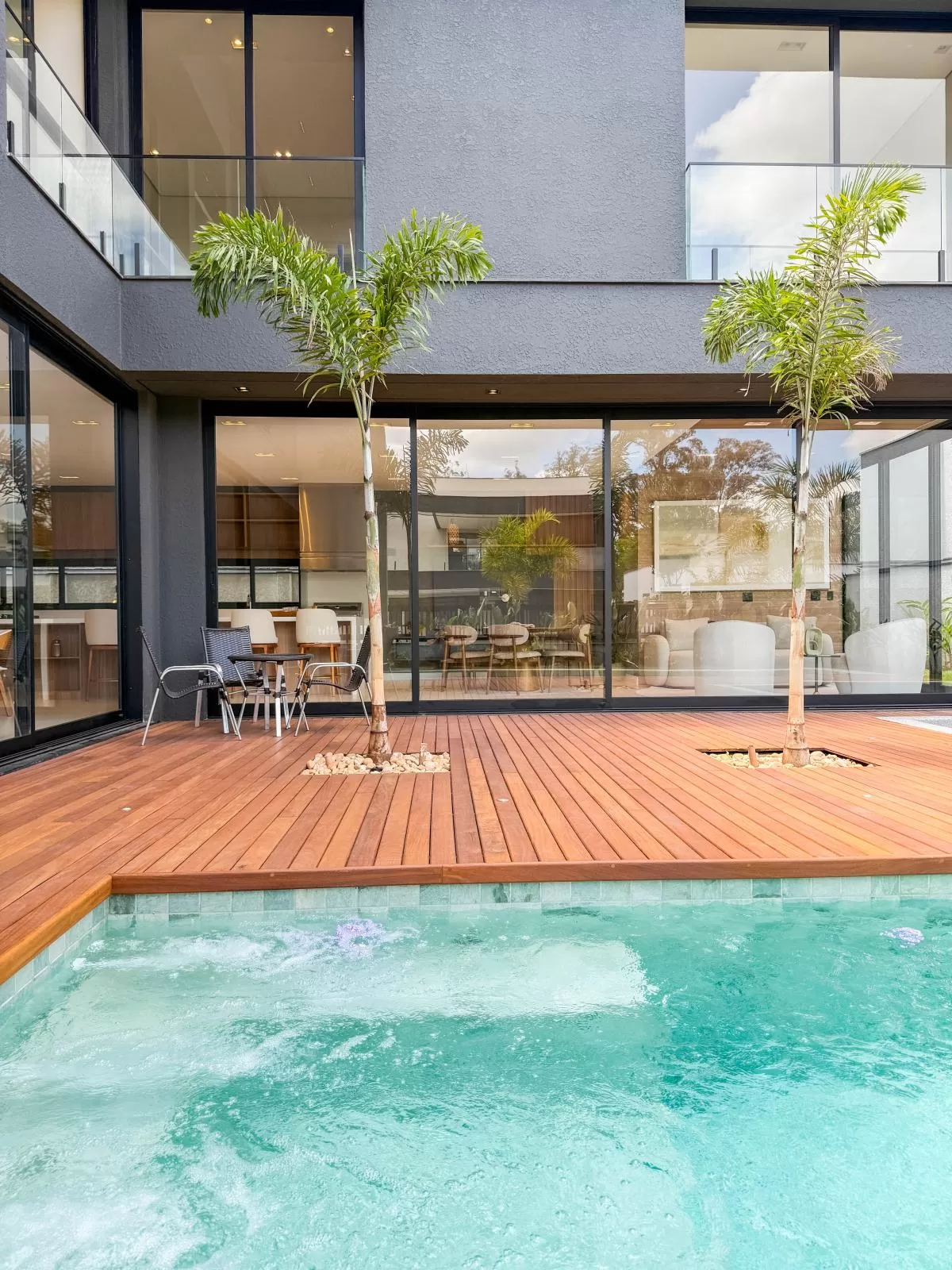 Casa de Alto Padrão à Venda com 5 suítes e área gourmet com piscina, 407m² no Condomínio Alphaville Nova Esplanada em Votorantim/SP