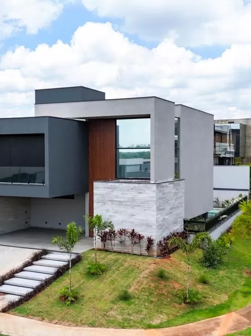 Casa de Alto Padrão à Venda com 5 suítes e área gourmet com piscina, 407m² no Condomínio Alphaville Nova Esplanada em Votorantim/SP