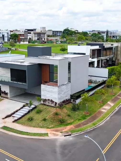 Casa de Alto Padrão à Venda com 5 suítes e área gourmet com piscina, 407m² no Condomínio Alphaville Nova Esplanada em Votorantim/SP