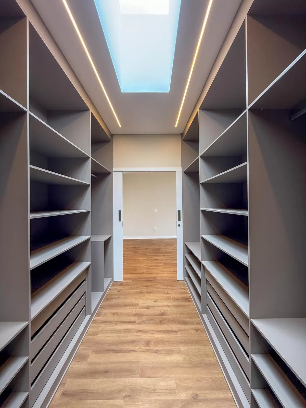 Casa de Alto Padrão à Venda com 5 suítes e área gourmet com piscina, 407m² no Condomínio Alphaville Nova Esplanada em Votorantim/SP