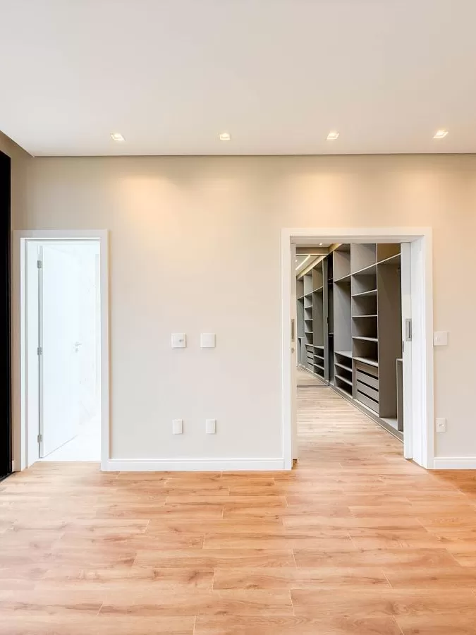 Casa de Alto Padrão à Venda com 5 suítes e área gourmet com piscina, 407m² no Condomínio Alphaville Nova Esplanada em Votorantim/SP