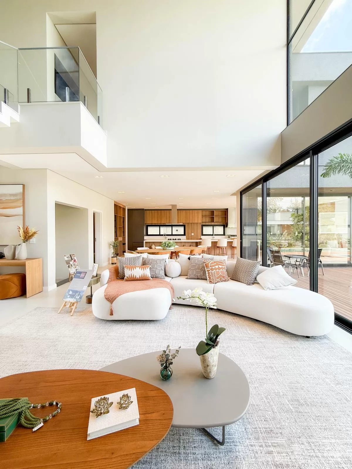 Casa de Alto Padrão à Venda com 5 suítes e área gourmet com piscina, 407m² no Condomínio Alphaville Nova Esplanada em Votorantim/SP