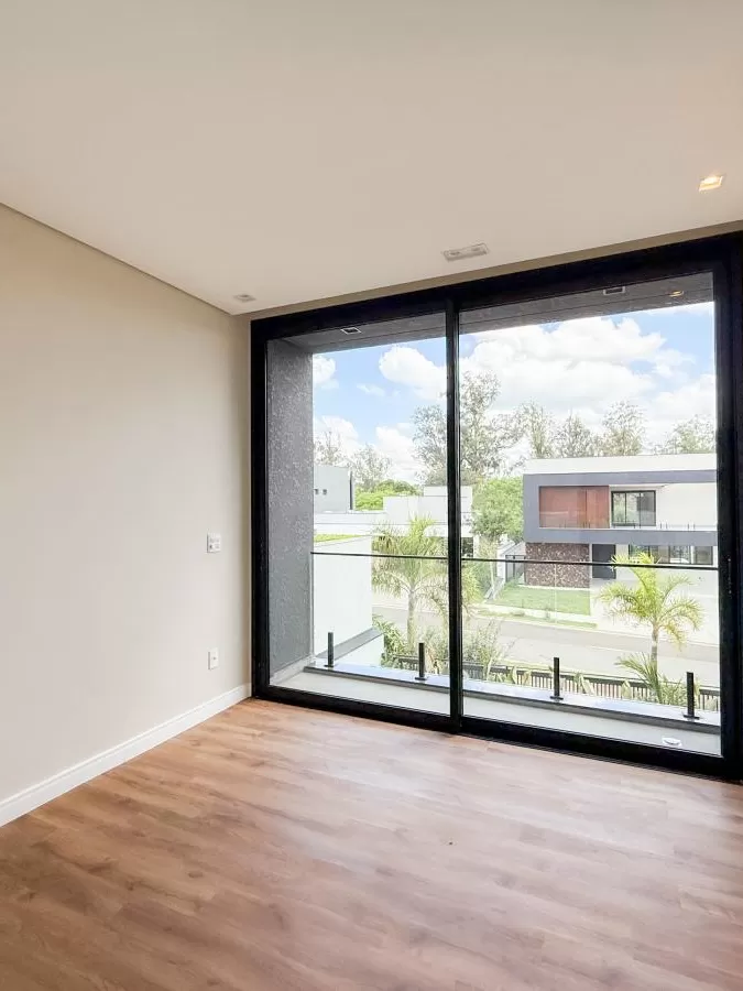 Casa de Alto Padrão à Venda com 5 suítes e área gourmet com piscina, 407m² no Condomínio Alphaville Nova Esplanada em Votorantim/SP