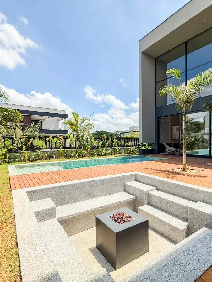 Casa de Alto Padrão à Venda com 5 suítes e área gourmet com piscina, 407m² no Condomínio Alphaville Nova Esplanada em Votorantim/SP