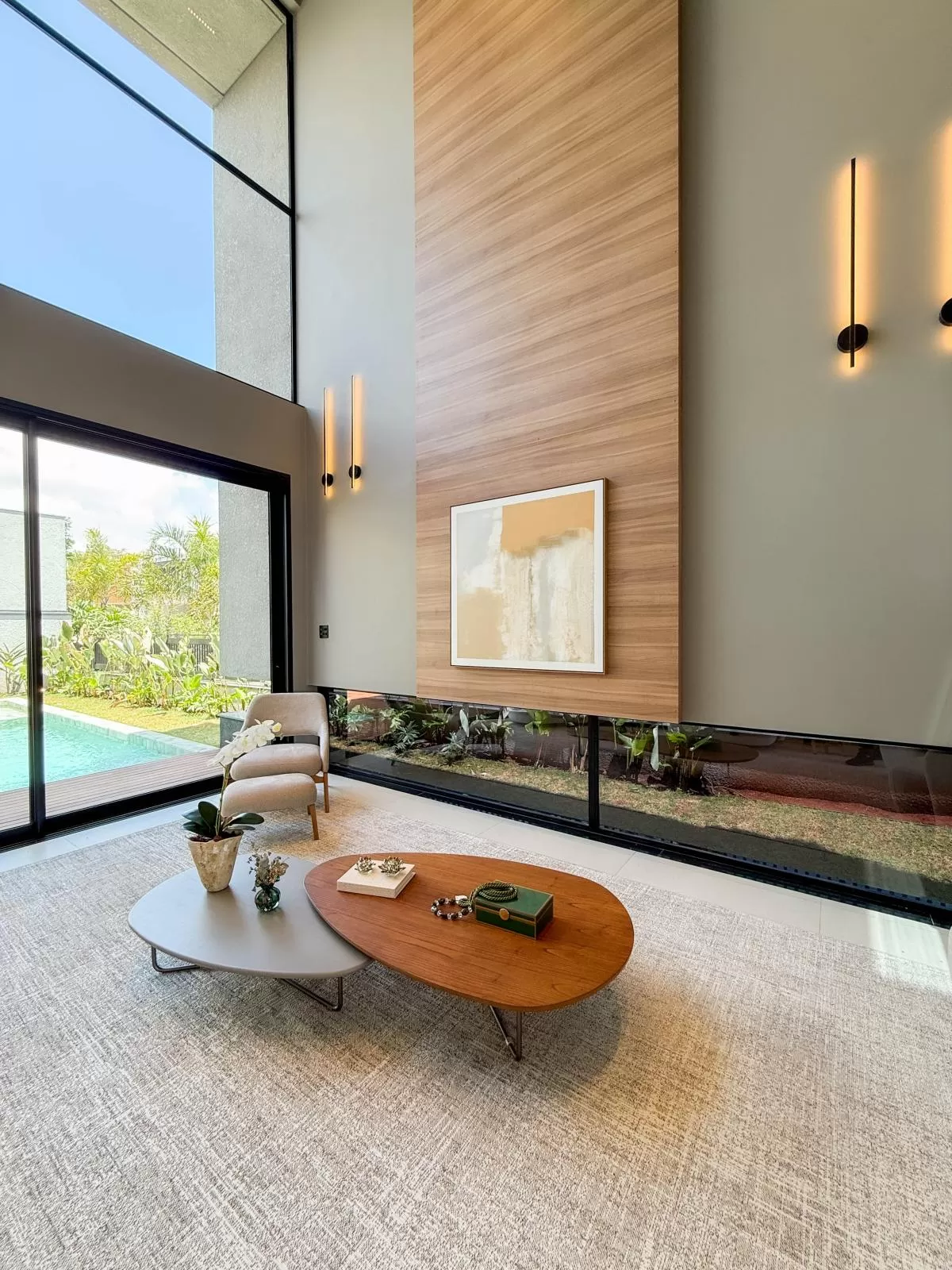 Casa de Alto Padrão à Venda com 5 suítes e área gourmet com piscina, 407m² no Condomínio Alphaville Nova Esplanada em Votorantim/SP