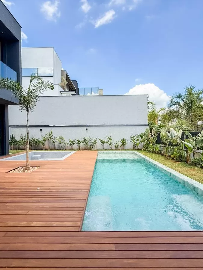 Casa de Alto Padrão à Venda com 5 suítes e área gourmet com piscina, 407m² no Condomínio Alphaville Nova Esplanada em Votorantim/SP