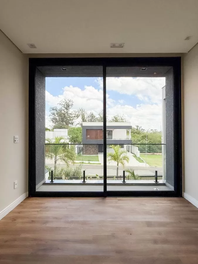 Casa de Alto Padrão à Venda com 5 suítes e área gourmet com piscina, 407m² no Condomínio Alphaville Nova Esplanada em Votorantim/SP