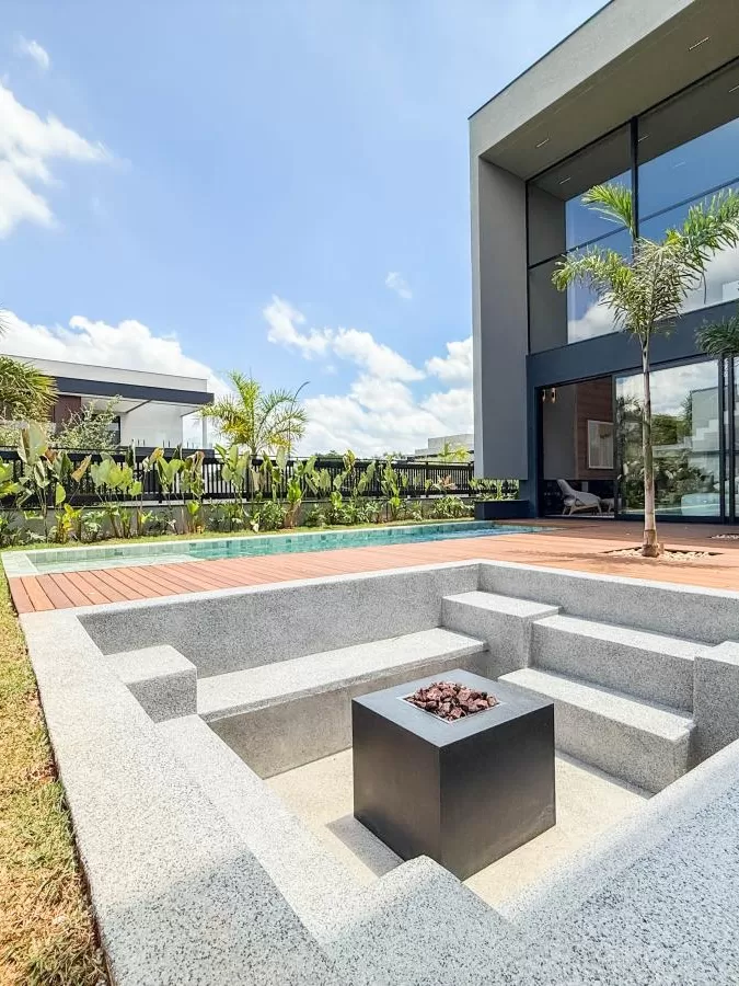 Casa de Alto Padrão à Venda com 5 suítes e área gourmet com piscina, 407m² no Condomínio Alphaville Nova Esplanada em Votorantim/SP