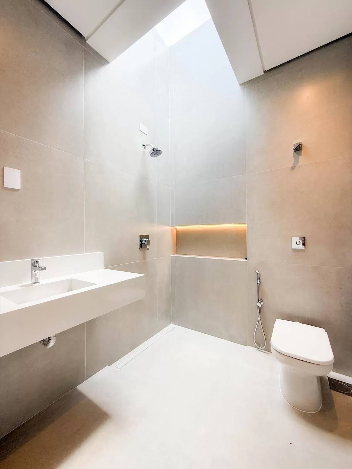 Casa de Alto Padrão à Venda com 5 suítes e área gourmet com piscina, 407m² no Condomínio Alphaville Nova Esplanada em Votorantim/SP