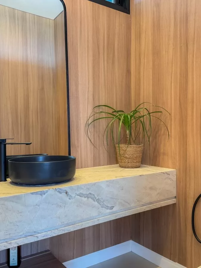 Casa de Alto Padrão à Venda com 5 suítes e área gourmet com piscina, 407m² no Condomínio Alphaville Nova Esplanada em Votorantim/SP