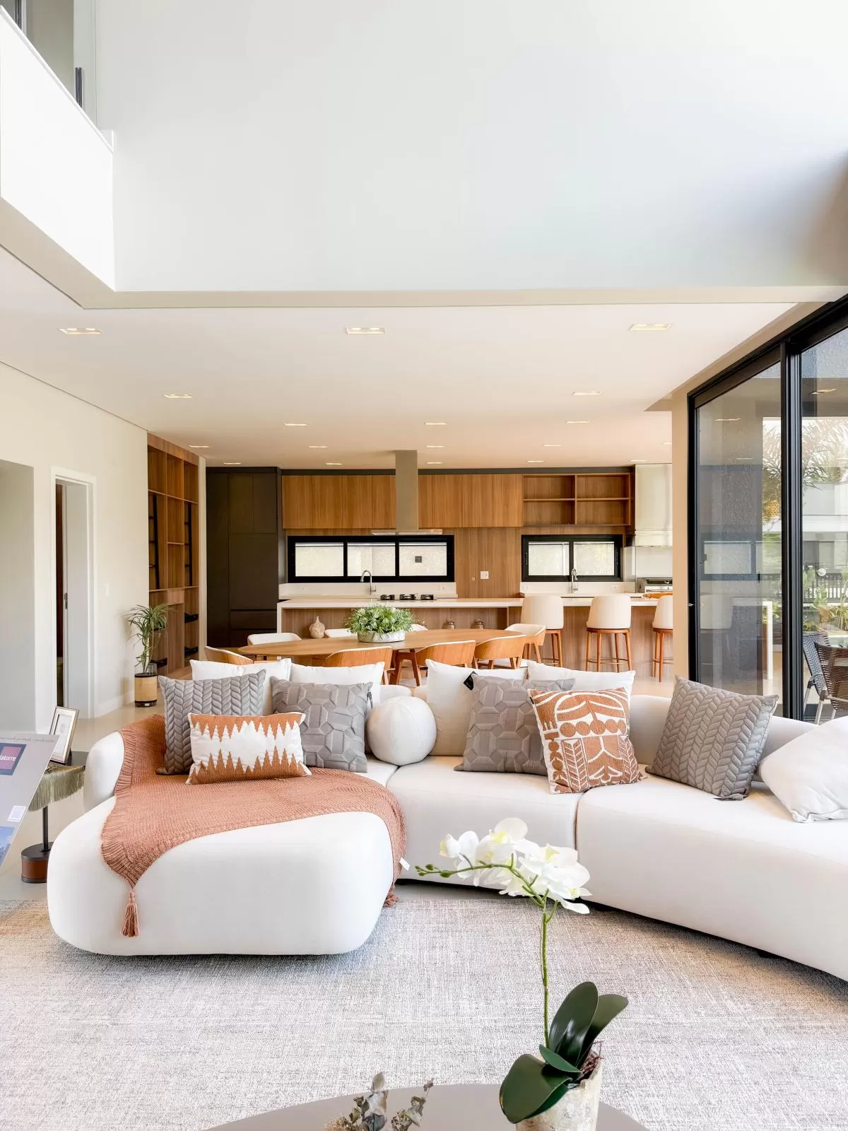 Casa de Alto Padrão à Venda com 5 suítes e área gourmet com piscina, 407m² no Condomínio Alphaville Nova Esplanada em Votorantim/SP