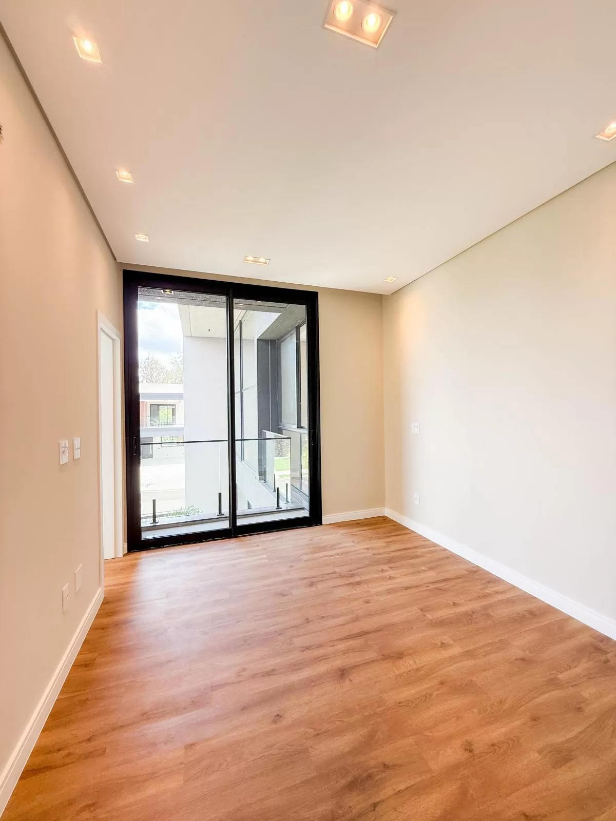 Casa de Alto Padrão à Venda com 5 suítes e área gourmet com piscina, 407m² no Condomínio Alphaville Nova Esplanada em Votorantim/SP