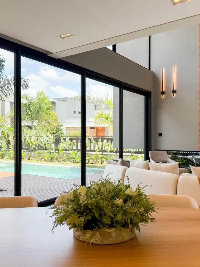 Casa de Alto Padrão à Venda com 5 suítes e área gourmet com piscina, 407m² no Condomínio Alphaville Nova Esplanada em Votorantim/SP