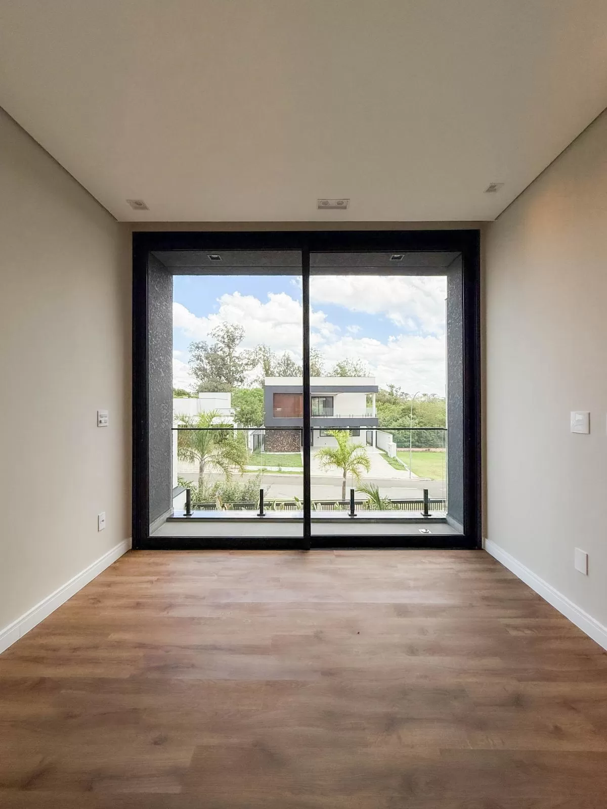 Casa de Alto Padrão à Venda com 5 suítes e área gourmet com piscina, 407m² no Condomínio Alphaville Nova Esplanada em Votorantim/SP