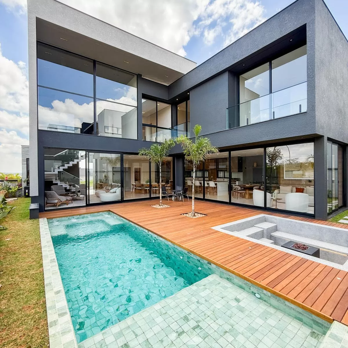 Casa de Alto Padrão à Venda com 5 suítes e área gourmet com piscina, 407m² no Condomínio Alphaville Nova Esplanada em Votorantim/SP