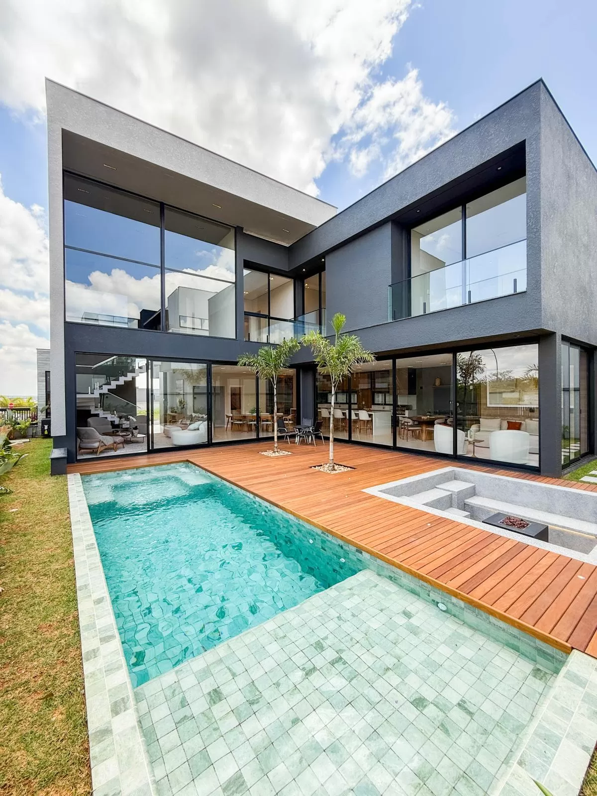 Casa de Alto Padrão à Venda com 5 suítes e área gourmet com piscina, 407m² no Condomínio Alphaville Nova Esplanada em Votorantim/SP