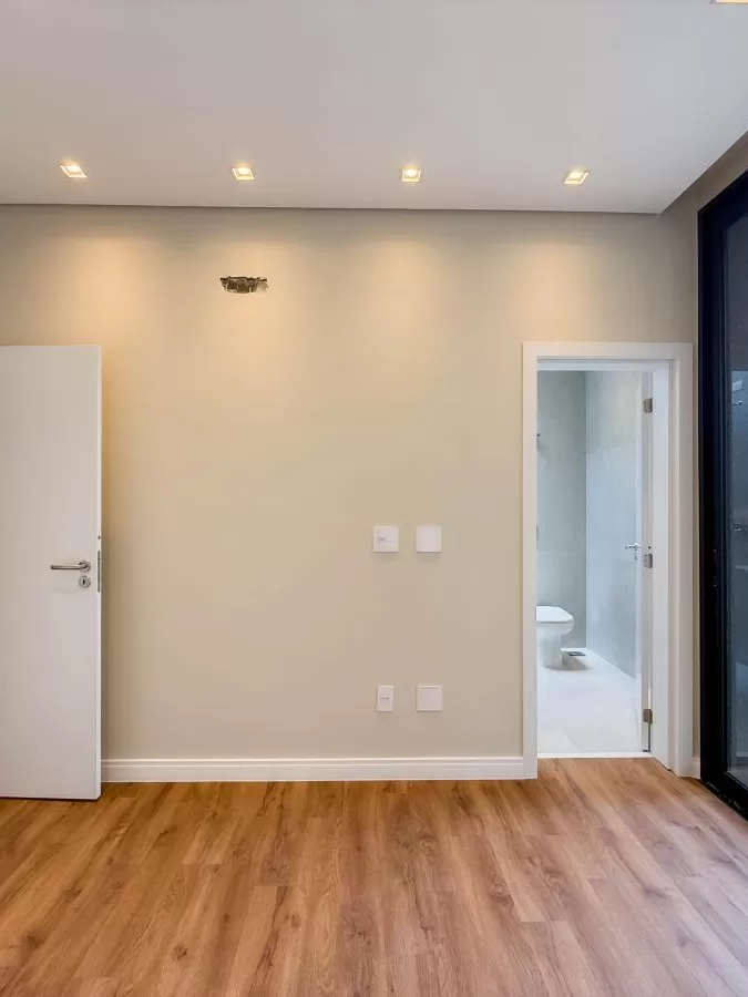 Casa de Alto Padrão à Venda com 5 suítes e área gourmet com piscina, 407m² no Condomínio Alphaville Nova Esplanada em Votorantim/SP