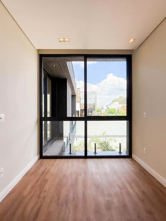 Casa de Alto Padrão à Venda com 5 suítes e área gourmet com piscina, 407m² no Condomínio Alphaville Nova Esplanada em Votorantim/SP