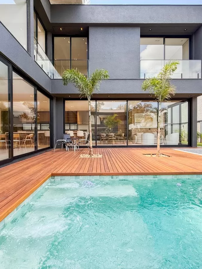Casa de Alto Padrão à Venda com 5 suítes e área gourmet com piscina, 407m² no Condomínio Alphaville Nova Esplanada em Votorantim/SP