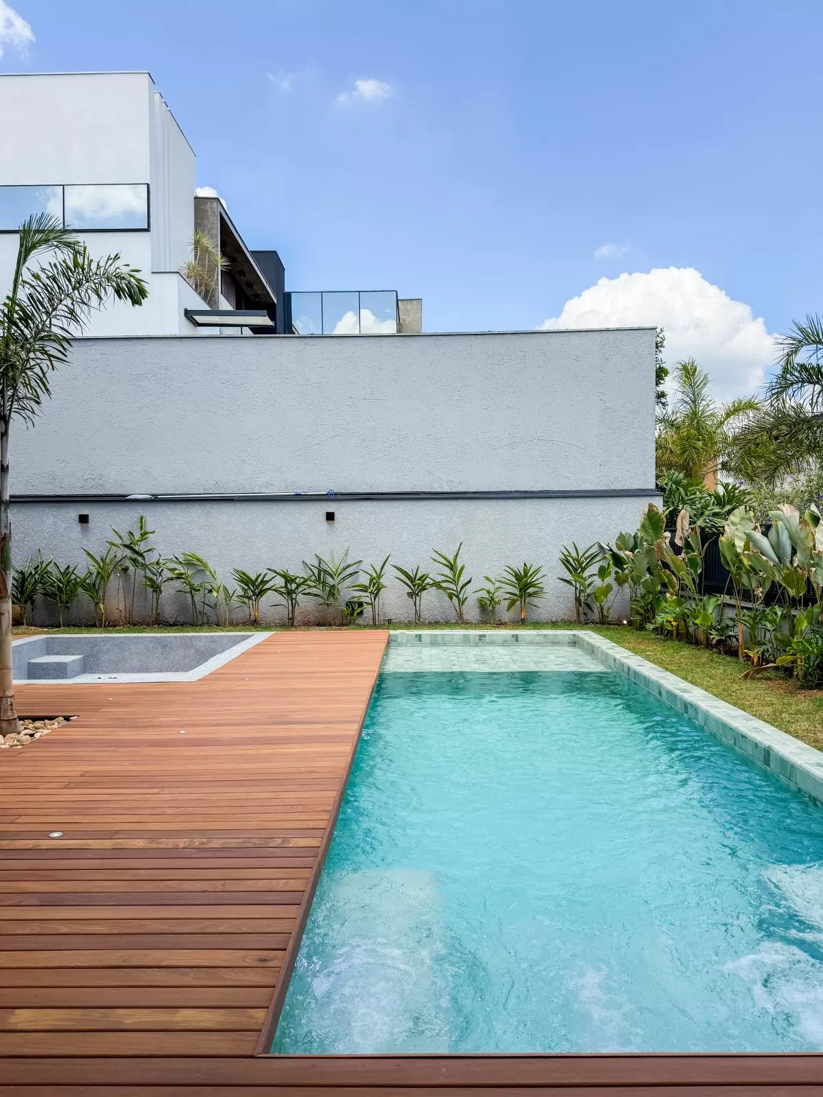 Casa de Alto Padrão à Venda com 5 suítes e área gourmet com piscina, 407m² no Condomínio Alphaville Nova Esplanada em Votorantim/SP