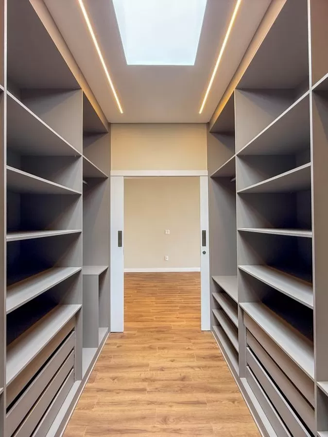 Casa de Alto Padrão à Venda com 5 suítes e área gourmet com piscina, 407m² no Condomínio Alphaville Nova Esplanada em Votorantim/SP