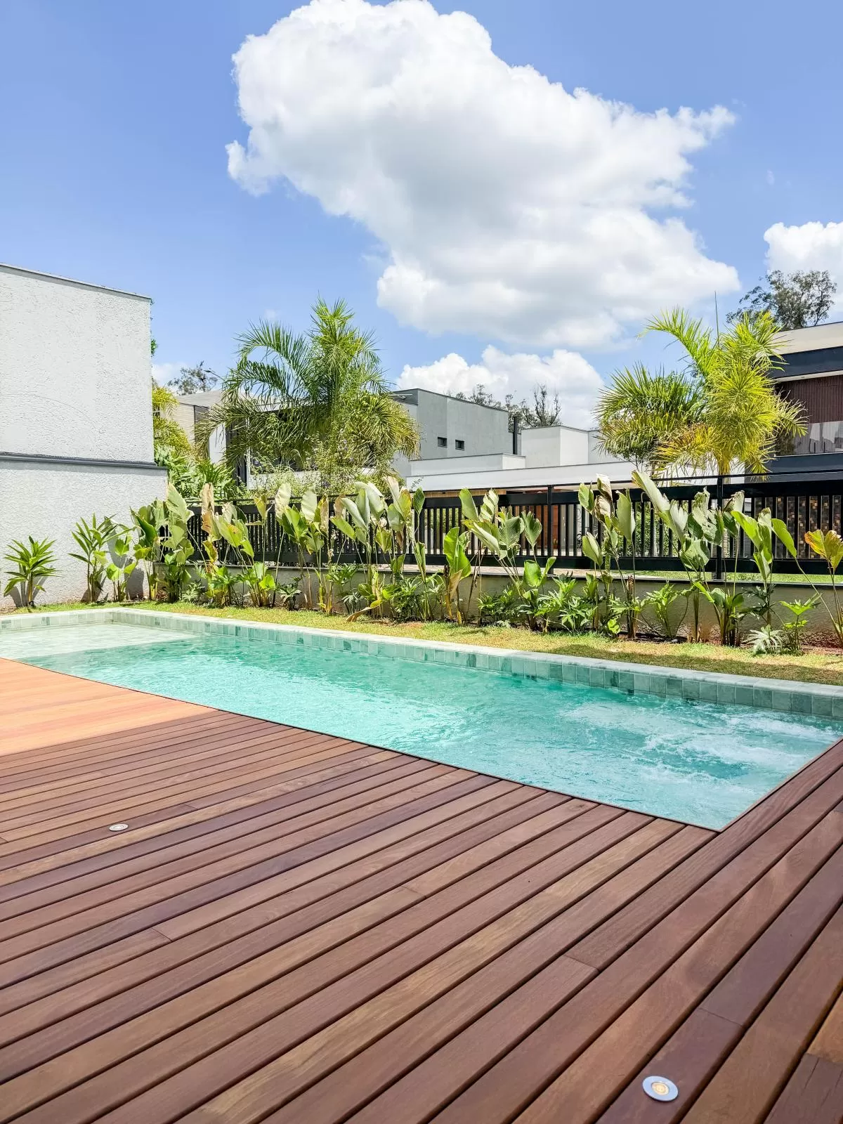 Casa de Alto Padrão à Venda com 5 suítes e área gourmet com piscina, 407m² no Condomínio Alphaville Nova Esplanada em Votorantim/SP