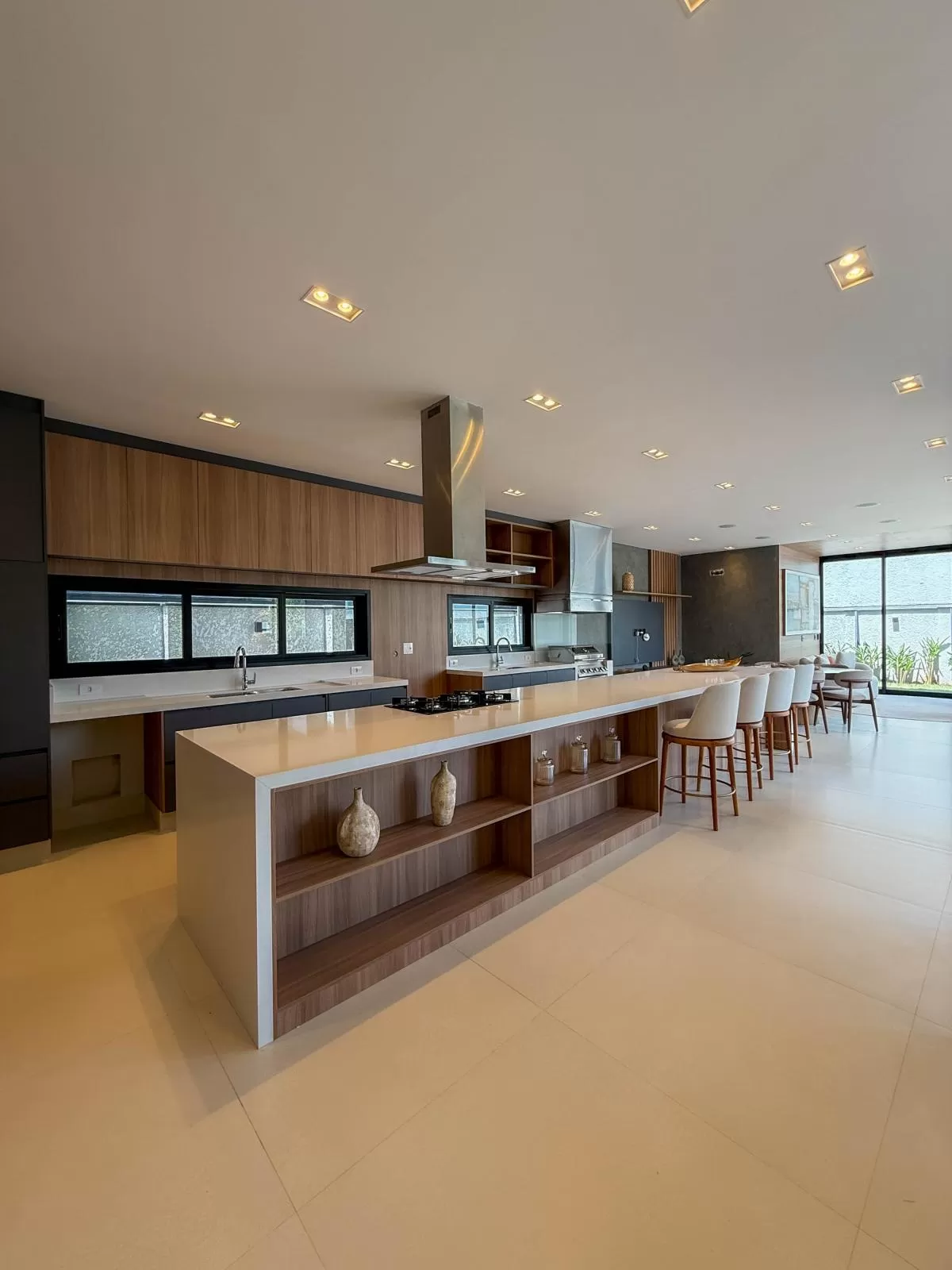 Casa de Alto Padrão à Venda com 5 suítes e área gourmet com piscina, 407m² no Condomínio Alphaville Nova Esplanada em Votorantim/SP