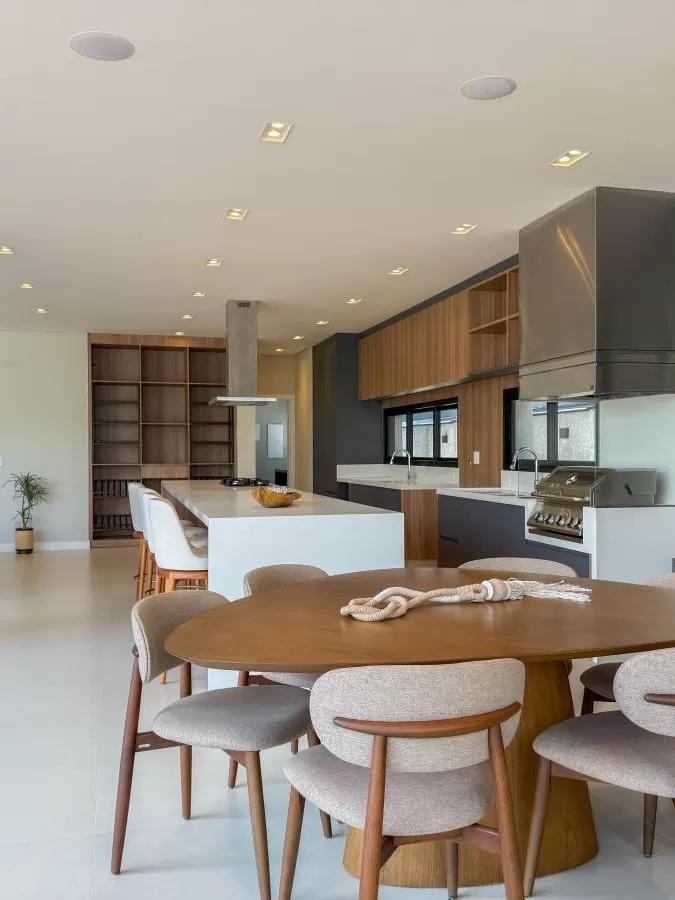 Casa de Alto Padrão à Venda com 5 suítes e área gourmet com piscina, 407m² no Condomínio Alphaville Nova Esplanada em Votorantim/SP