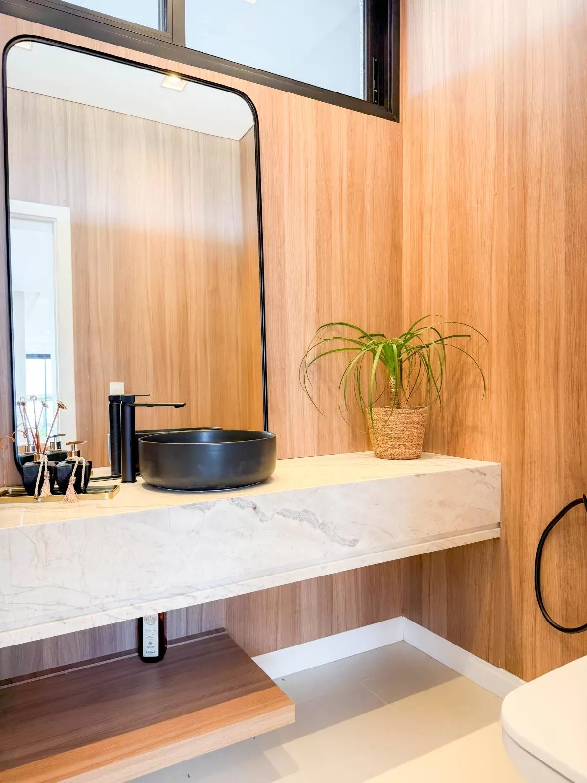 Casa de Alto Padrão à Venda com 5 suítes e área gourmet com piscina, 407m² no Condomínio Alphaville Nova Esplanada em Votorantim/SP