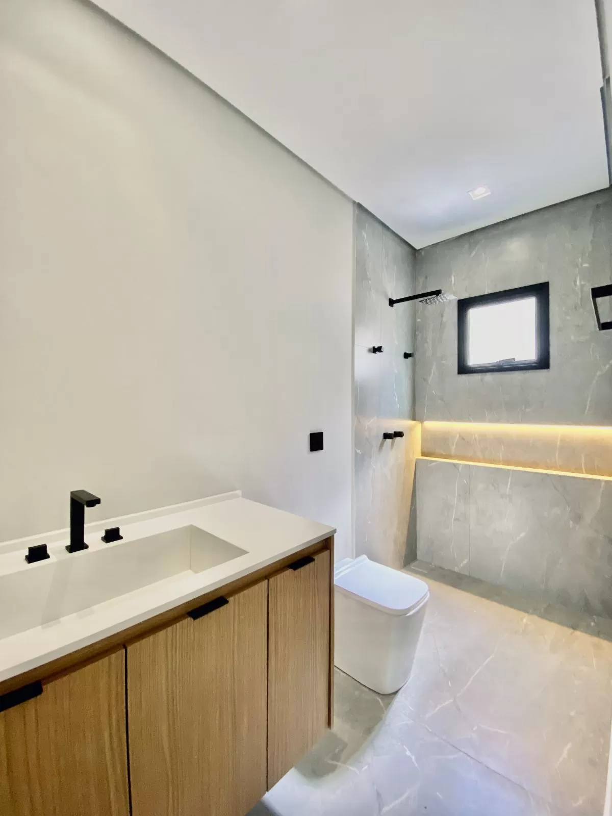 Casa Térrea à Venda com 3 suítes sendo 1 master e escritório, 200m² no Condomínio Cyrela Landscape em Votorantim/SP