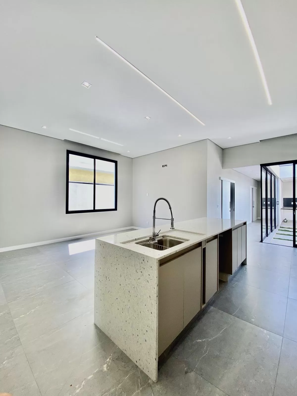 Casa Térrea à Venda com 3 suítes sendo 1 master e escritório, 200m² no Condomínio Cyrela Landscape em Votorantim/SP