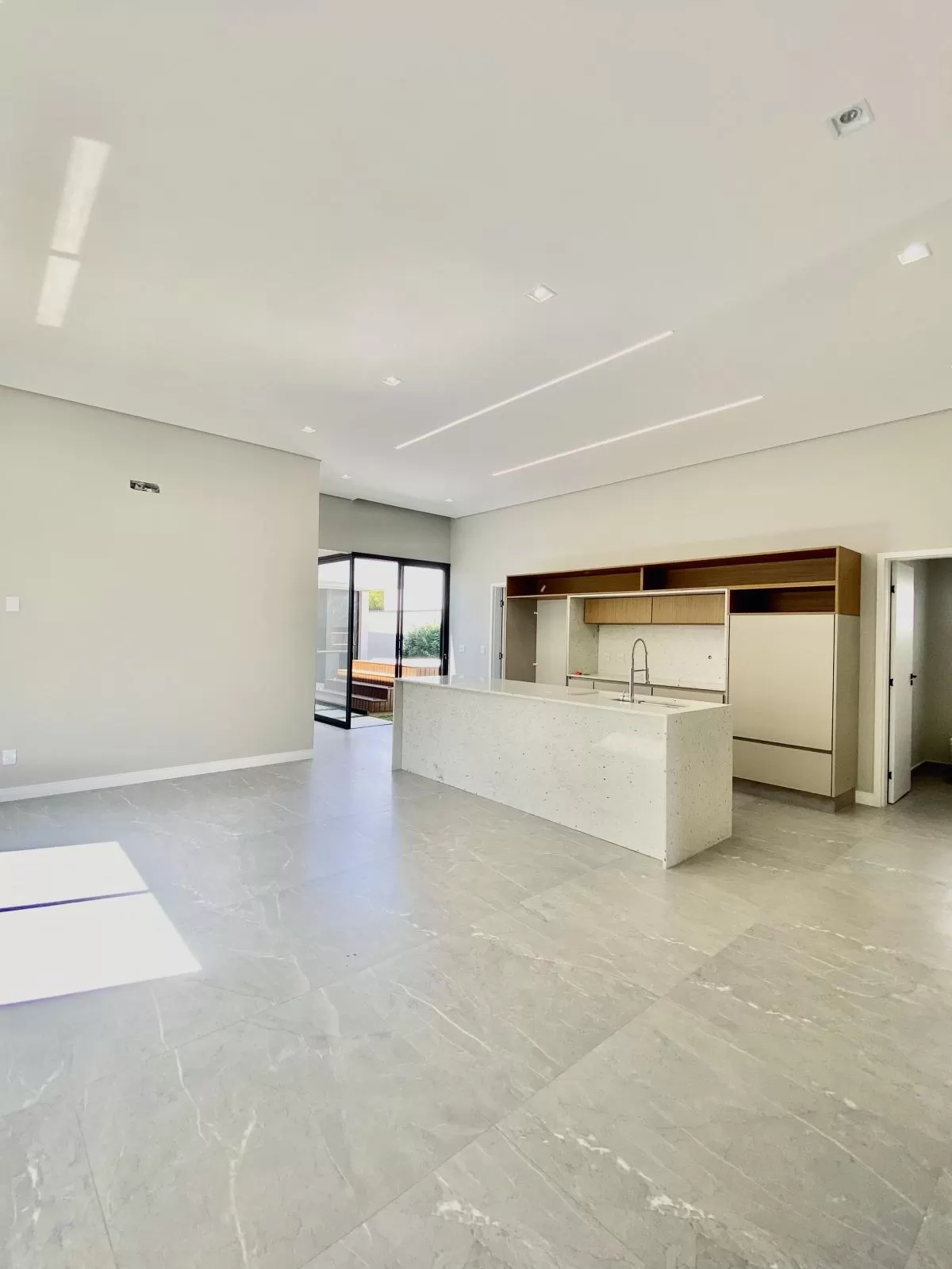 Casa Térrea à Venda com 3 suítes sendo 1 master e escritório, 200m² no Condomínio Cyrela Landscape em Votorantim/SP