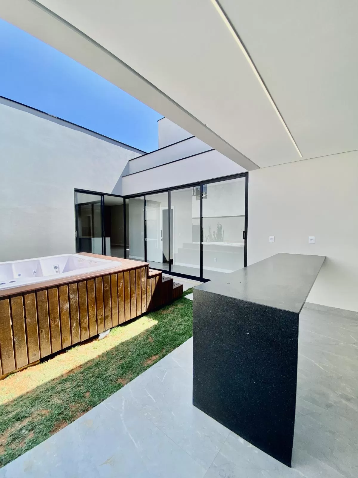 Casa Térrea à Venda com 3 suítes sendo 1 master e escritório, 200m² no Condomínio Cyrela Landscape em Votorantim/SP