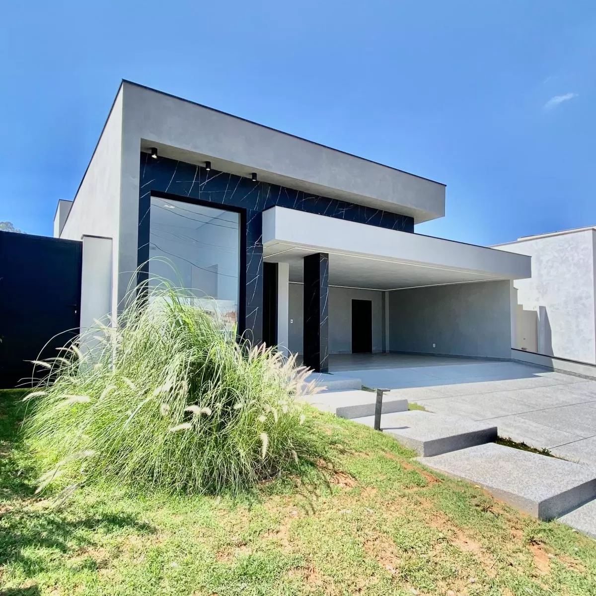 Casa Térrea à Venda com 3 suítes sendo 1 master e escritório, 200m² no Condomínio Cyrela Landscape em Votorantim/SP