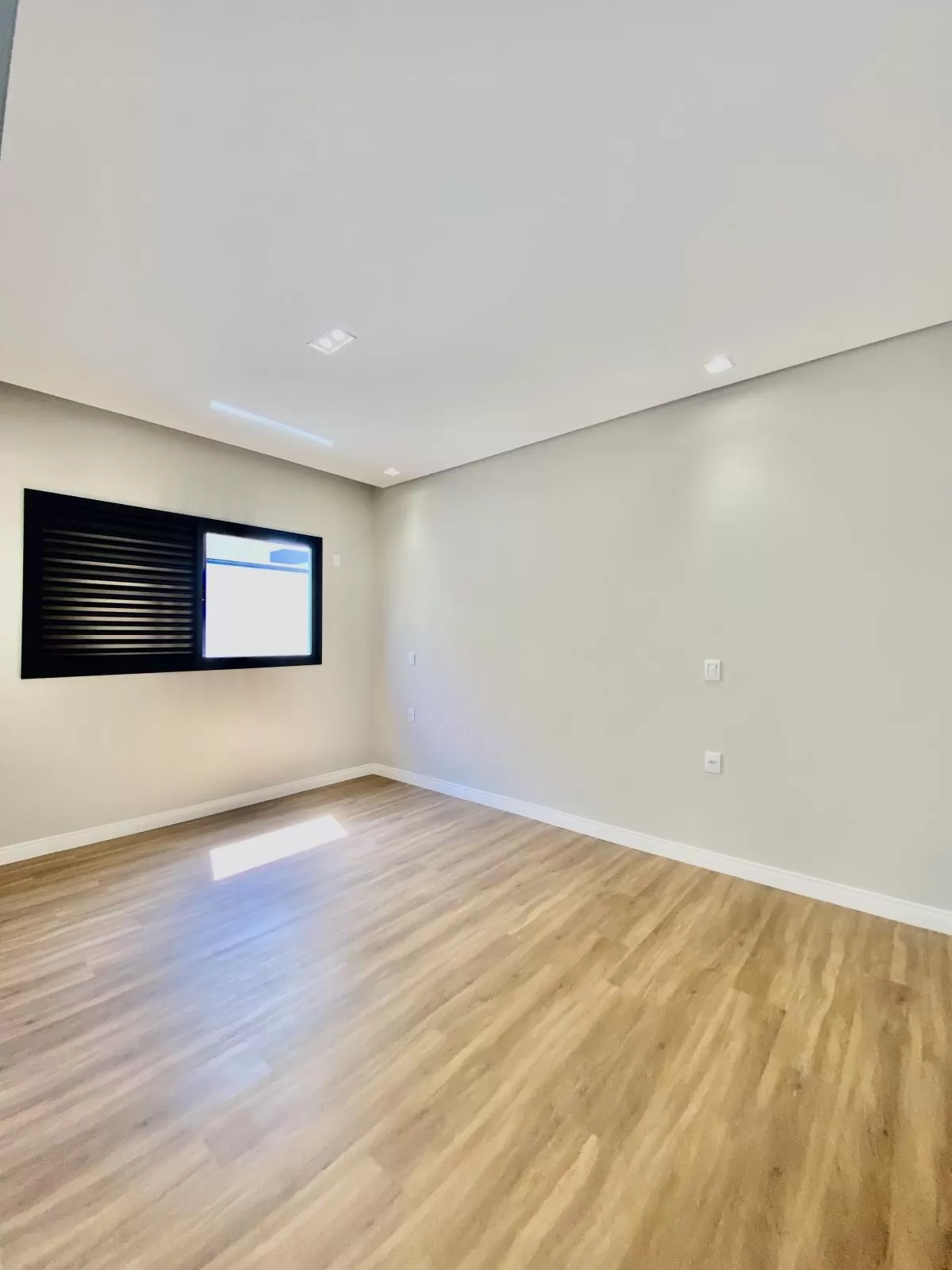 Casa Térrea à Venda com 3 suítes sendo 1 master e escritório, 200m² no Condomínio Cyrela Landscape em Votorantim/SP