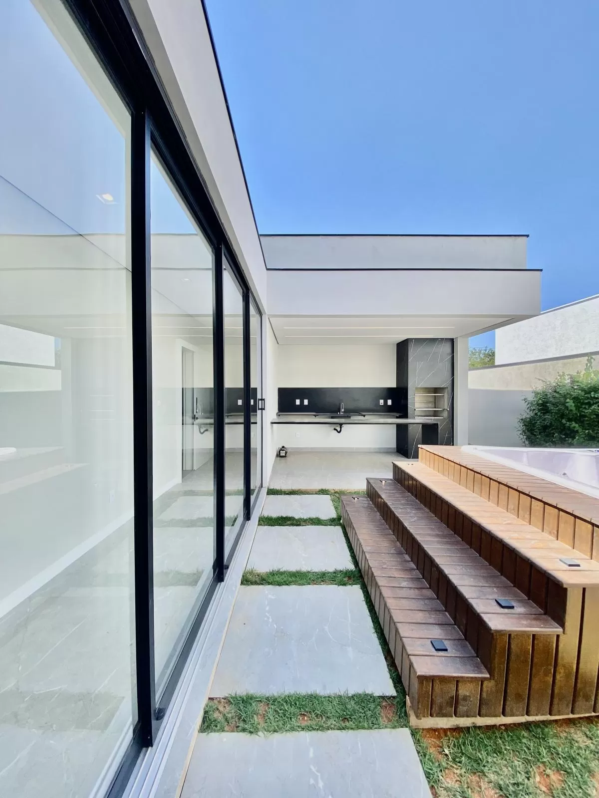 Casa Térrea à Venda com 3 suítes sendo 1 master e escritório, 200m² no Condomínio Cyrela Landscape em Votorantim/SP