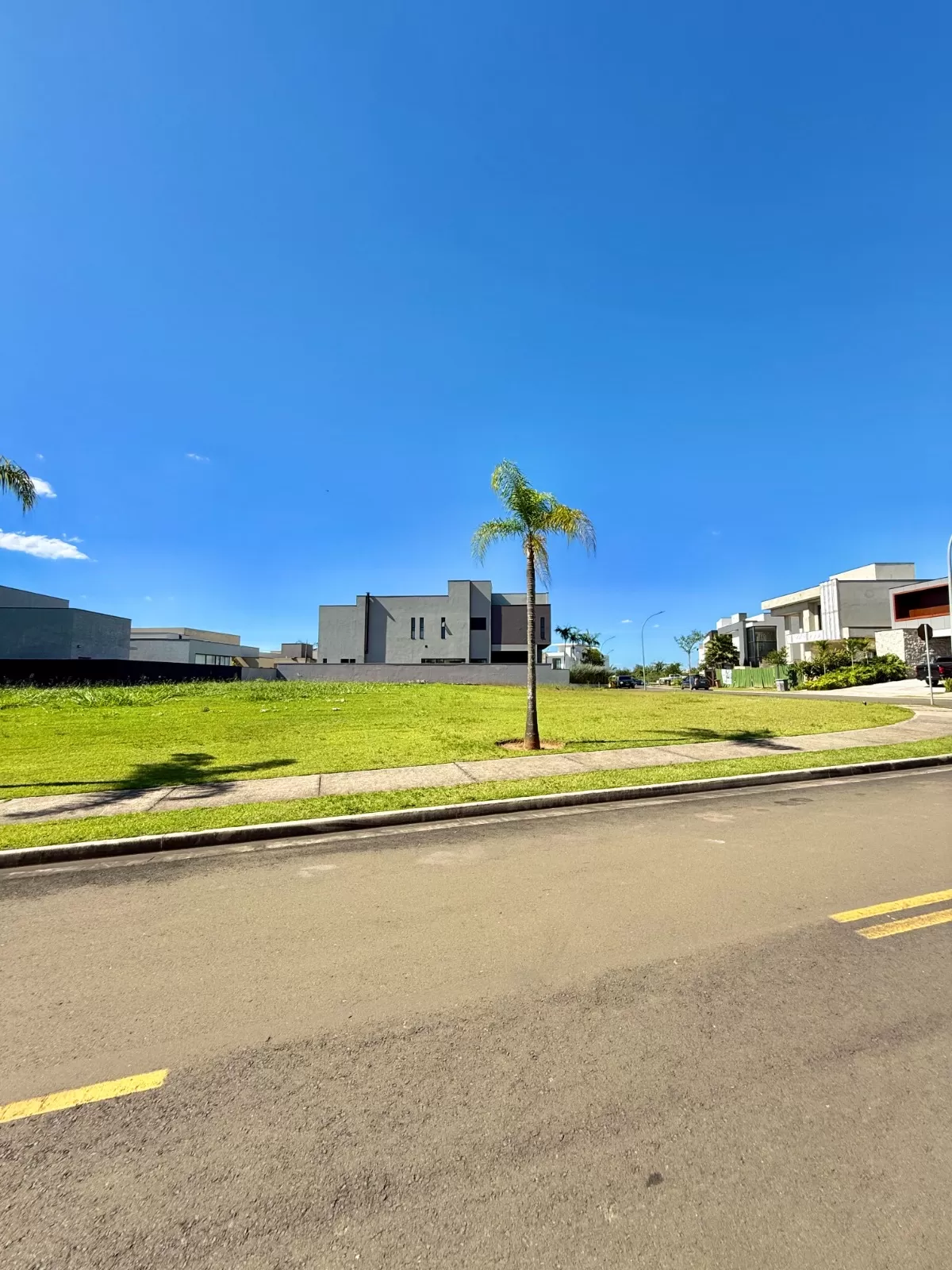 Terreno de Esquina à Venda localizado próximo à portaria, 528m² no Condomínio Alphaville Nova Esplanada 4 em Votorantim/SP