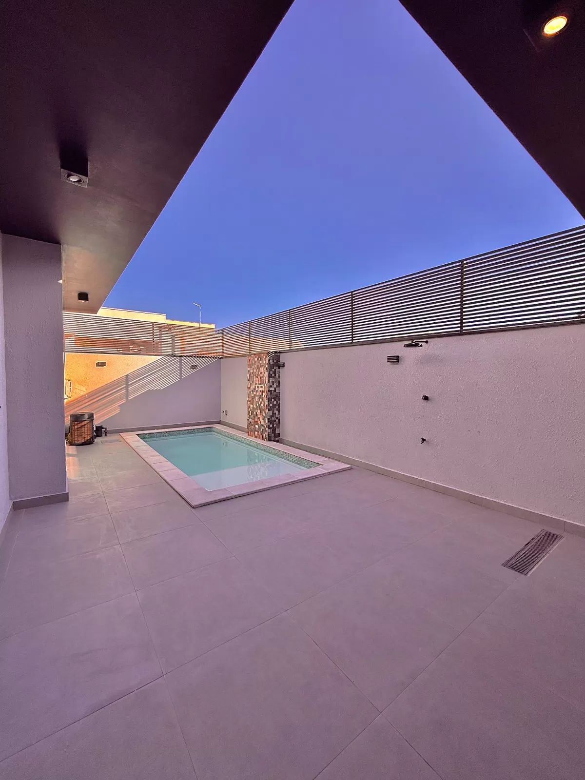 Casa Térrea à Venda em Porteira Fechada com 3 suítes e área gourmet com piscina, 180m² no Condomínio Villa do Bosque em Sorocaba/SP