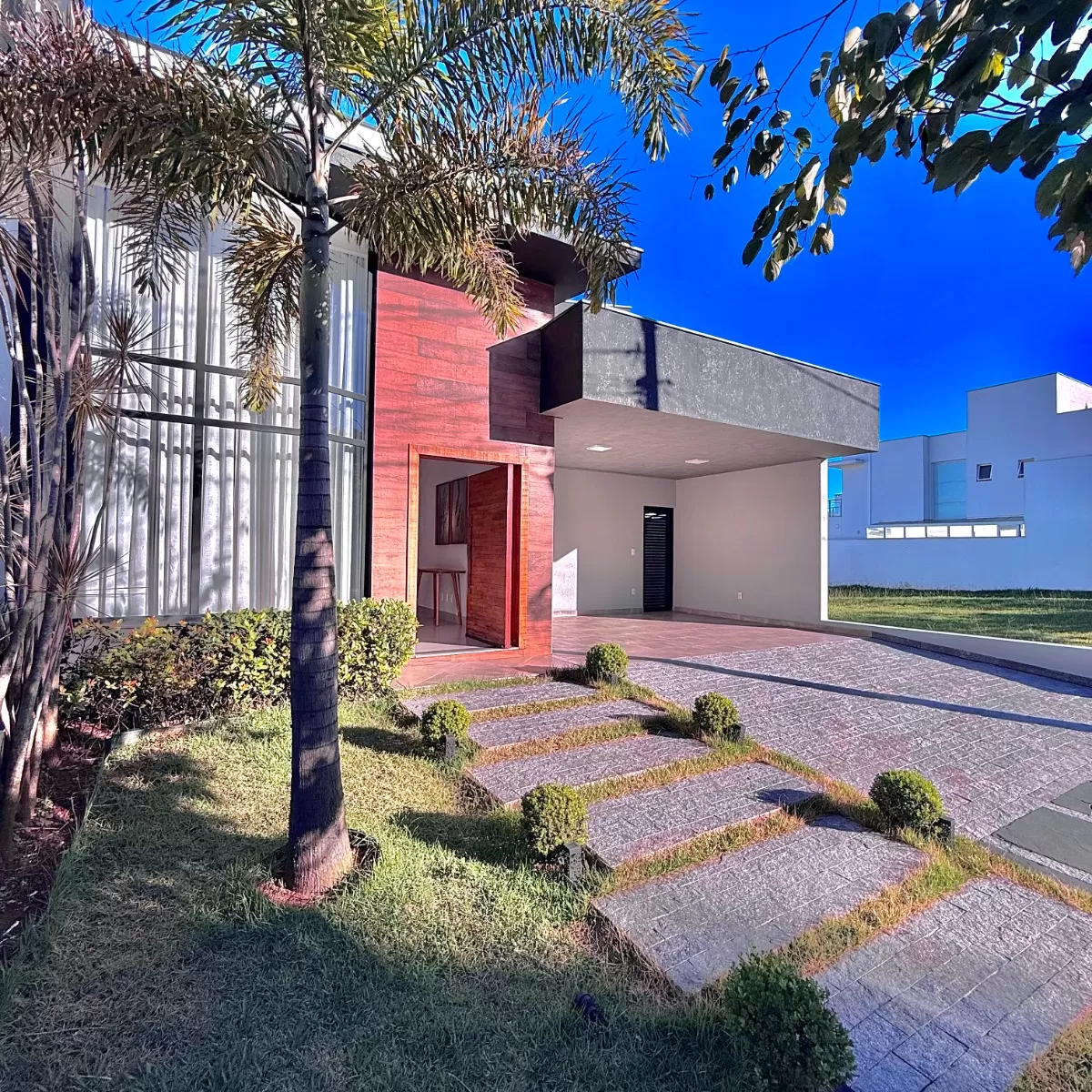 Casa Térrea à Venda em Porteira Fechada com 3 suítes e área gourmet com piscina, 180m² no Condomínio Villa do Bosque em Sorocaba/SP