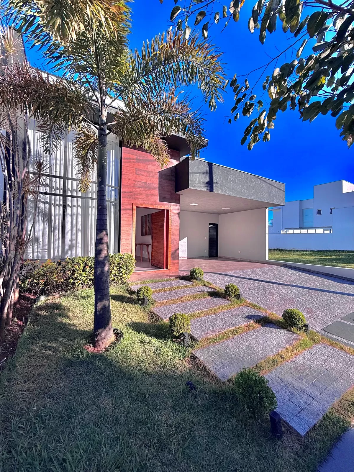 Casa Térrea à Venda em Porteira Fechada com 3 suítes e área gourmet com piscina, 180m² no Condomínio Villa do Bosque em Sorocaba/SP