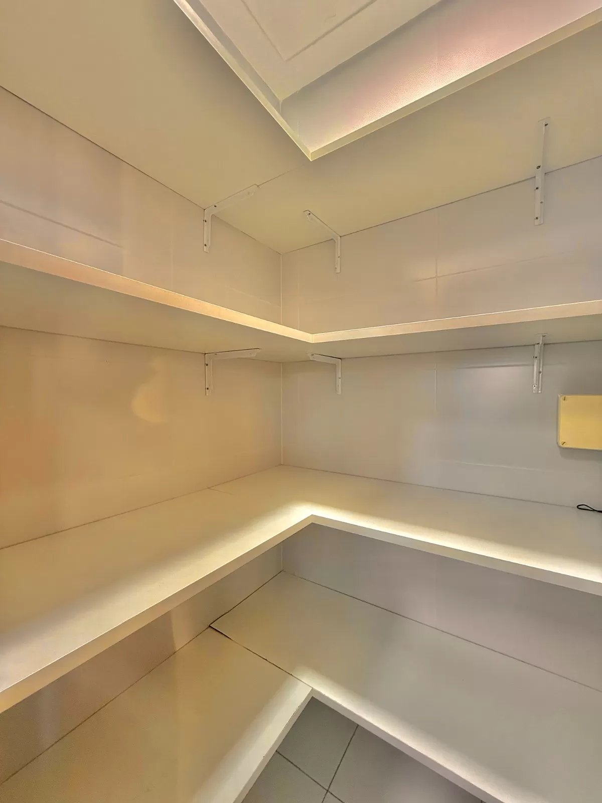 Casa Térrea à Venda em Porteira Fechada com 3 suítes e área gourmet com piscina, 180m² no Condomínio Villa do Bosque em Sorocaba/SP