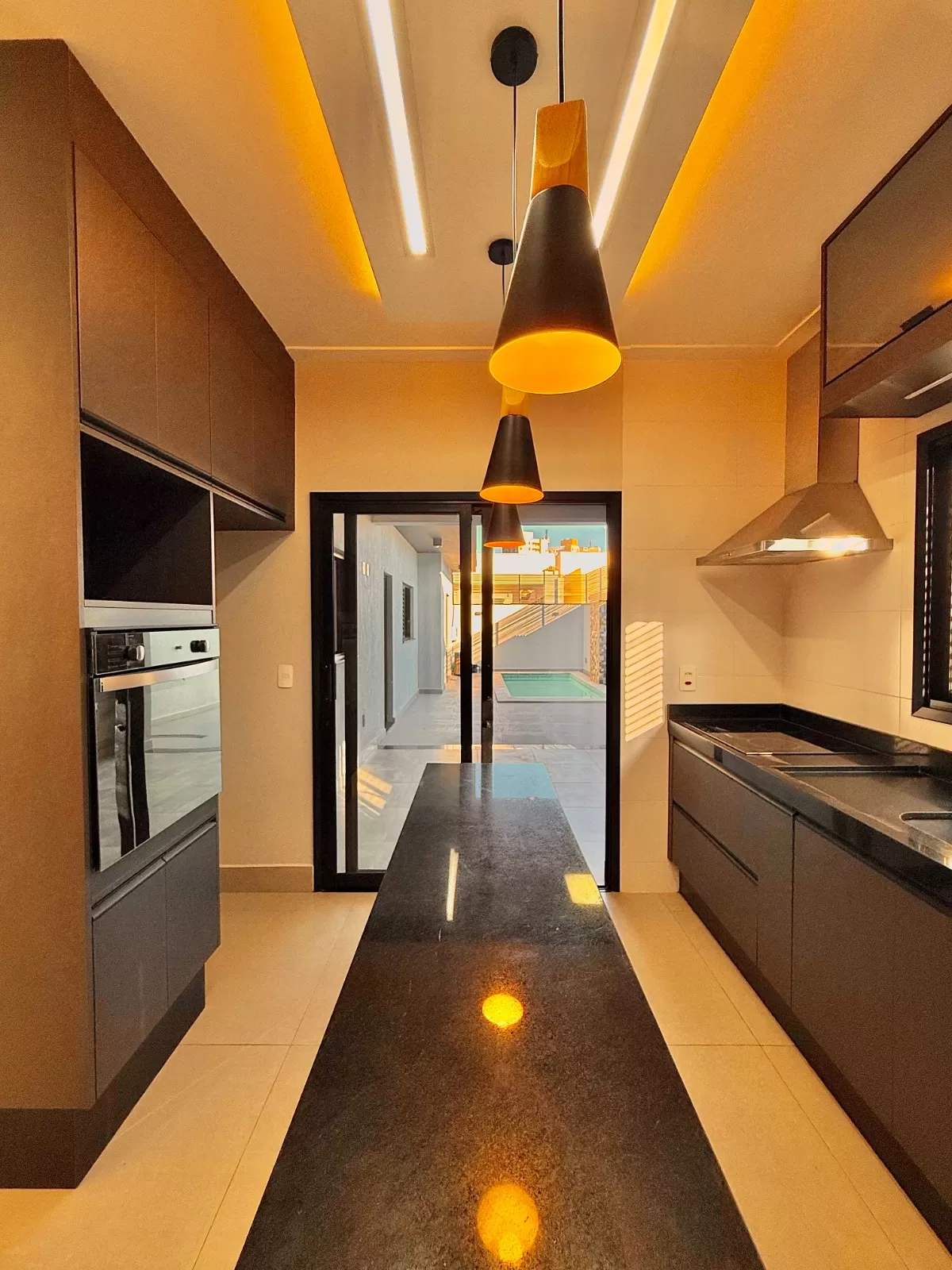 Casa Térrea à Venda em Porteira Fechada com 3 suítes e área gourmet com piscina, 180m² no Condomínio Villa do Bosque em Sorocaba/SP