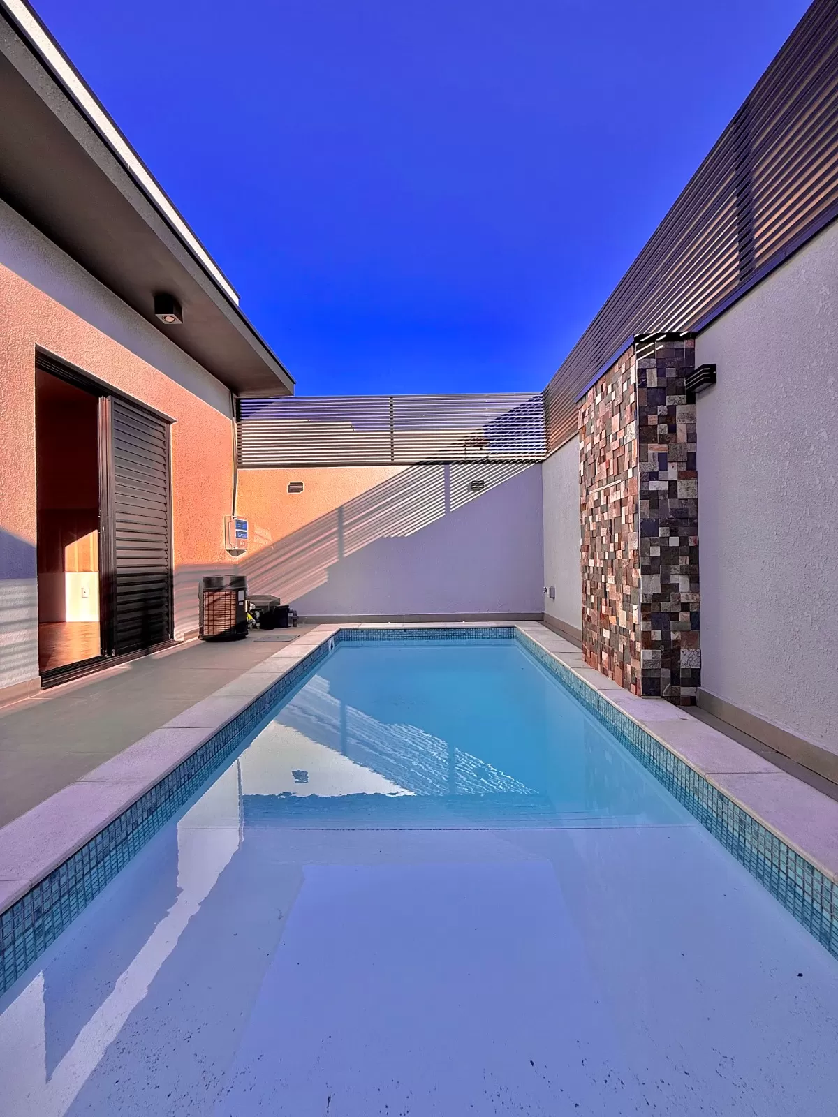 Casa Térrea à Venda em Porteira Fechada com 3 suítes e área gourmet com piscina, 180m² no Condomínio Villa do Bosque em Sorocaba/SP