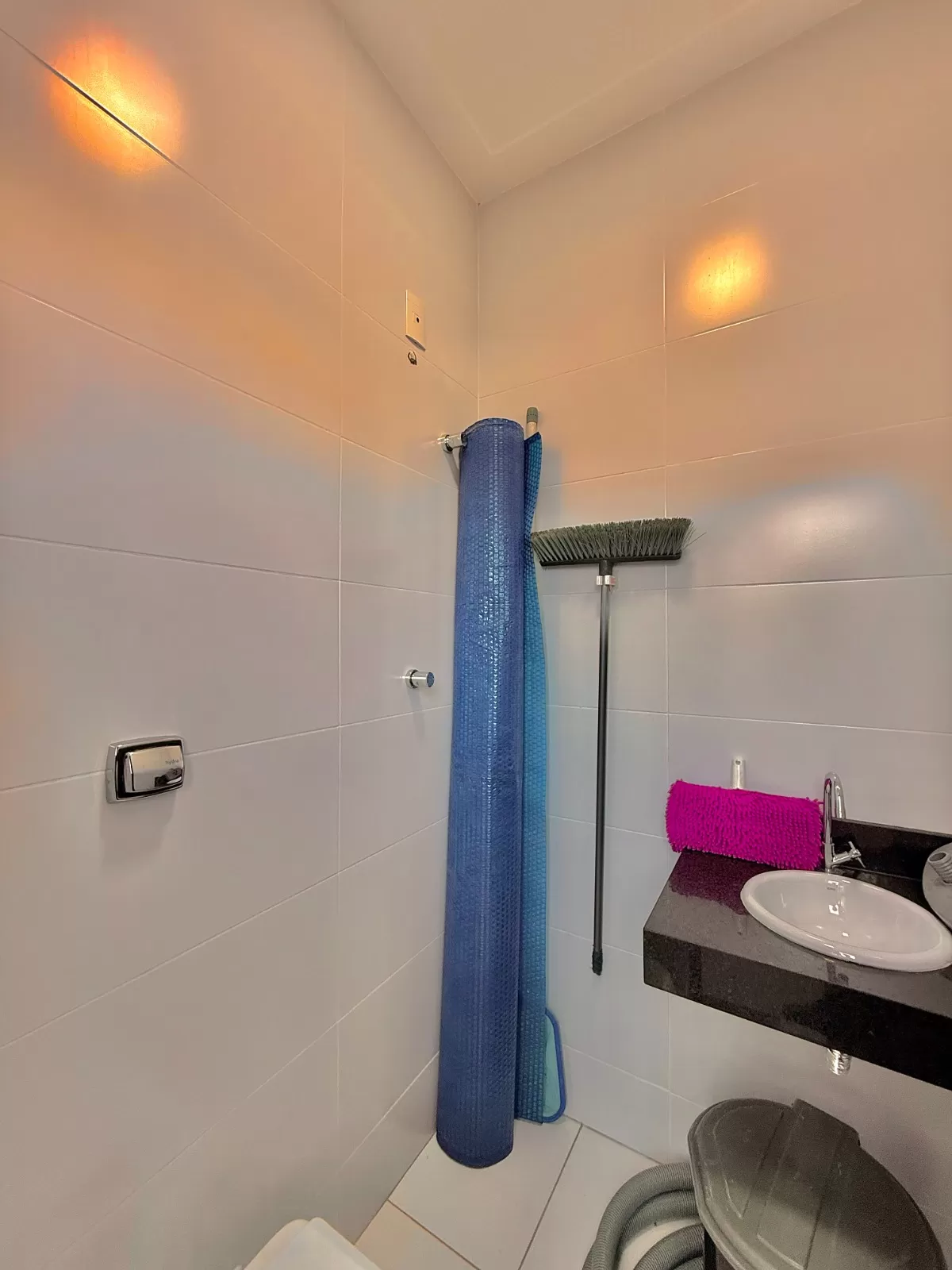 Casa Térrea à Venda em Porteira Fechada com 3 suítes e área gourmet com piscina, 180m² no Condomínio Villa do Bosque em Sorocaba/SP