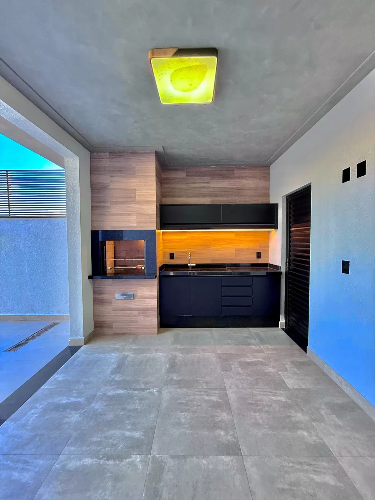 Casa Térrea à Venda em Porteira Fechada com 3 suítes e área gourmet com piscina, 180m² no Condomínio Villa do Bosque em Sorocaba/SP