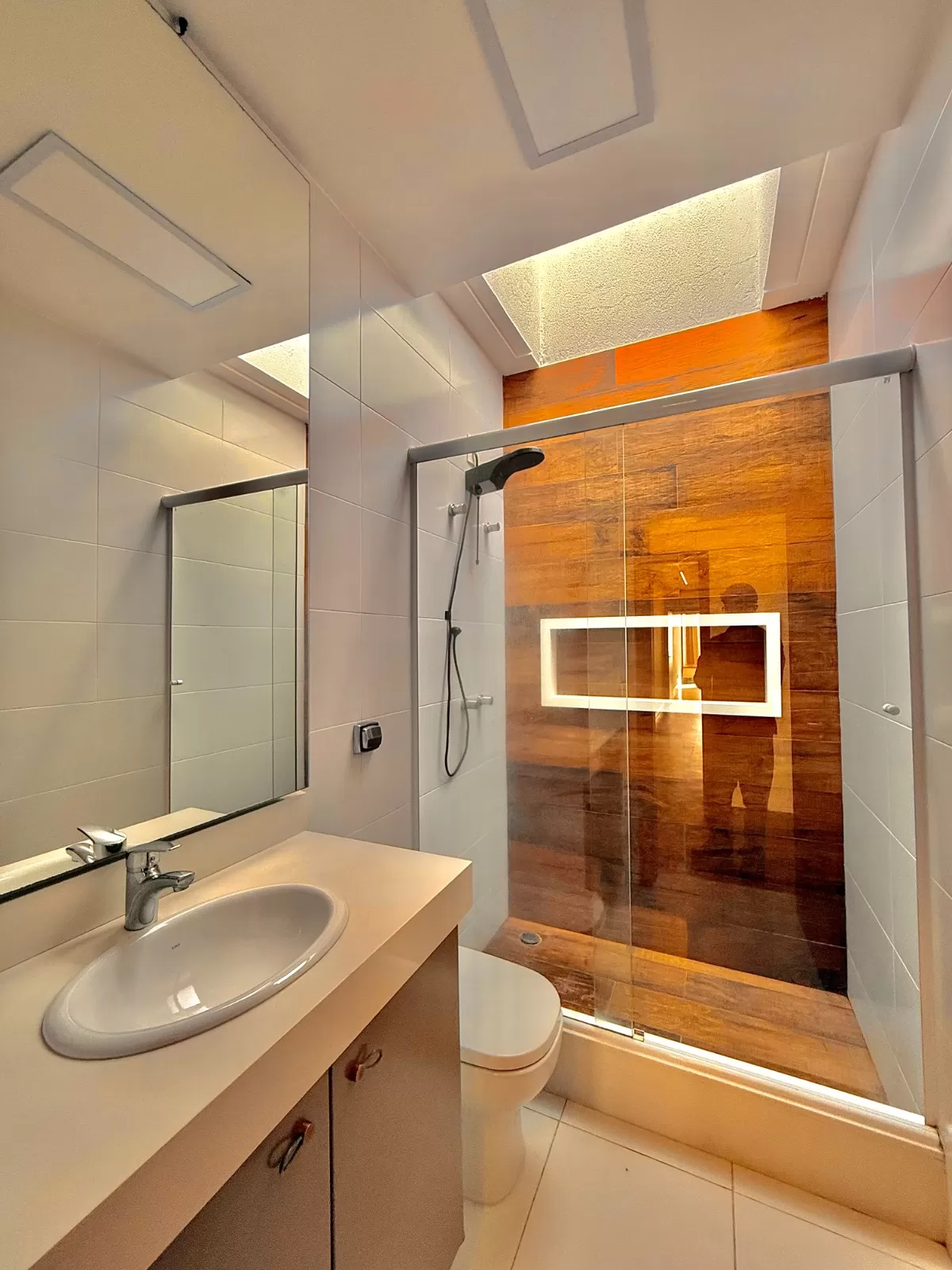 Casa Térrea à Venda em Porteira Fechada com 3 suítes e área gourmet com piscina, 180m² no Condomínio Villa do Bosque em Sorocaba/SP