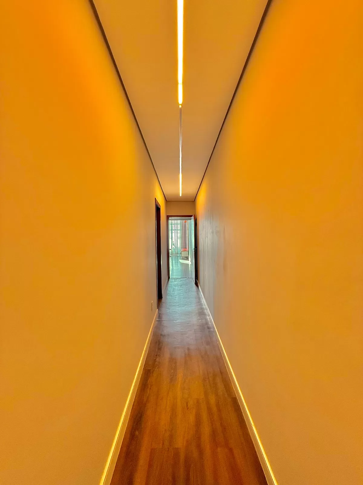 Casa Térrea à Venda em Porteira Fechada com 3 suítes e área gourmet com piscina, 180m² no Condomínio Villa do Bosque em Sorocaba/SP