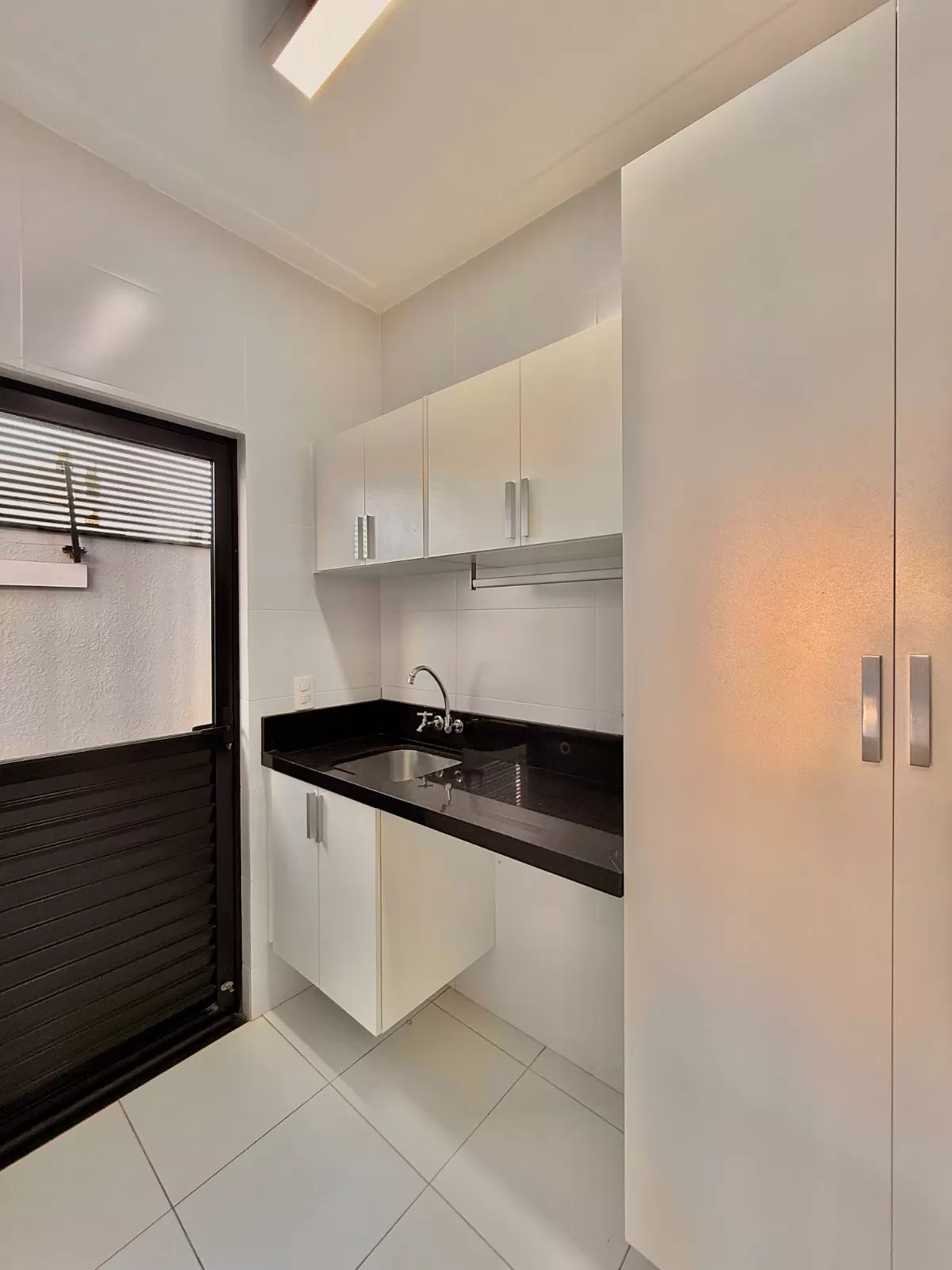 Casa Térrea à Venda em Porteira Fechada com 3 suítes e área gourmet com piscina, 180m² no Condomínio Villa do Bosque em Sorocaba/SP